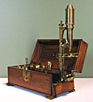 Microscopio Dollond-Nairne dell�abate Bonaventura Corti Conservato presso l�Osservatorio Geofisico Dipartimento Ingegneria dei Materiali e dell�Ambiente Universit� di Modena e Reggio Emilia